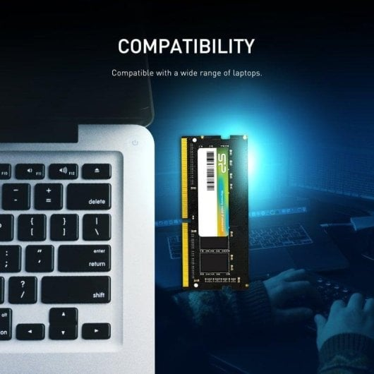 Kość pamięci RAM do laptopa z tekstem kompatybilności na podświetlonym tle.