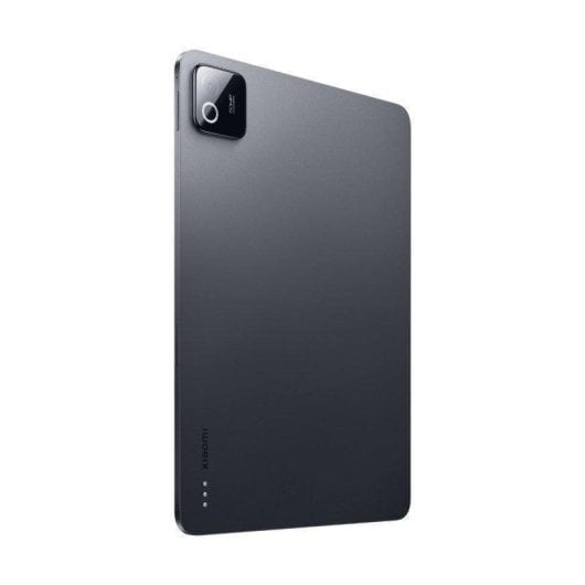 Retro di un tablet Xiaomi grigio con fotocamera rettangolare e logo del marchio su sfondo bianco.