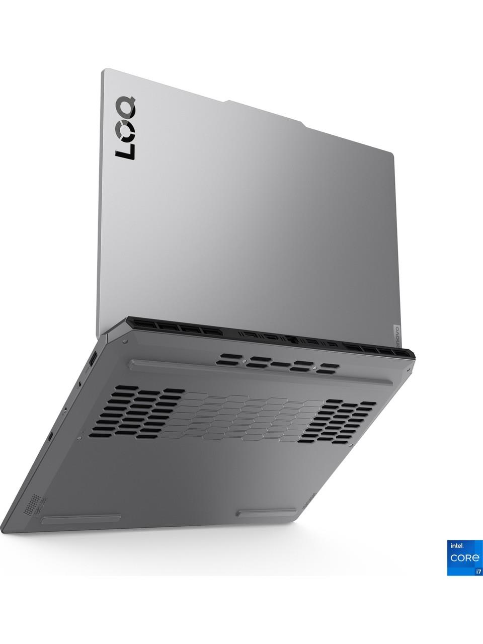 Havalandırma ızgaraları ve bir Intel Core i7 logosu gösteren gri renkli bir Lenovo LOQ oyuncu dizüstü bilgisayarının arka görünümü.