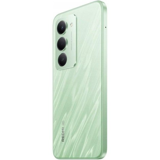 Retro di uno smartphone Redmi verde chiaro con modulo tripla fotocamera verticale e motivo lucido.