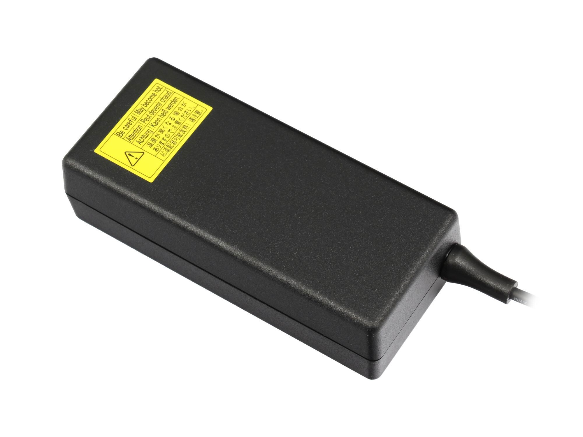 Ein schwarzes Netzteil mit einem gelben Warnaufkleber und einem Kabel auf weißem Hintergrund.