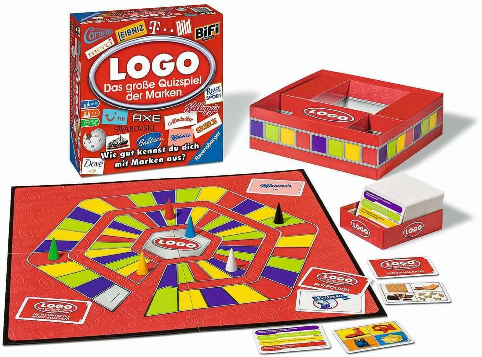 Das Logo Brettspiel mit roter Box, buntem Spielbrett, Karten und Spielfiguren auf weißem Hintergrund.