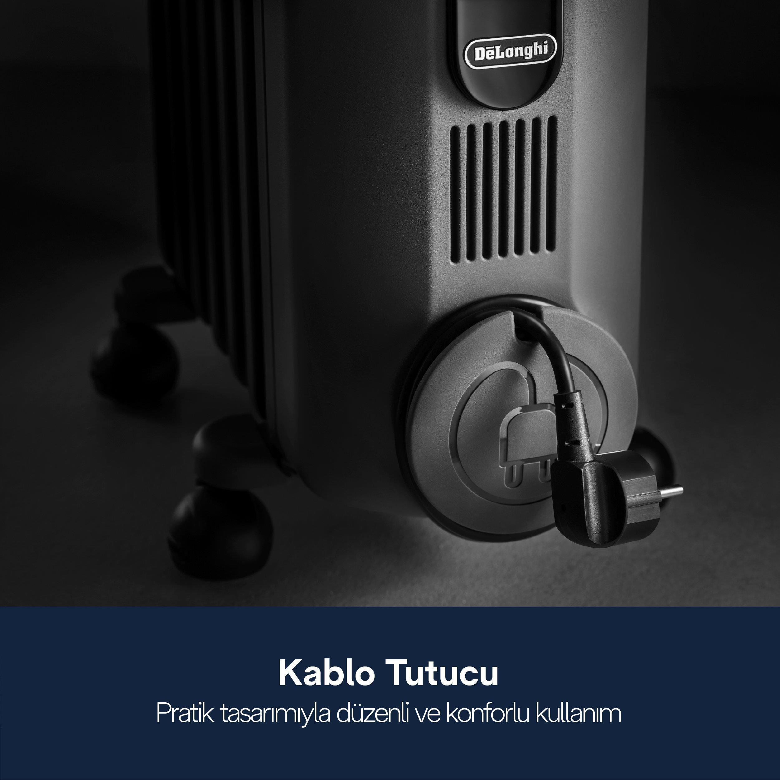 Gri renkli DeLonghi yağlı radyatörün entegre kablo sarma yuvası ve fişi. Alt kısımda koyu zemin üzerinde yazı.
