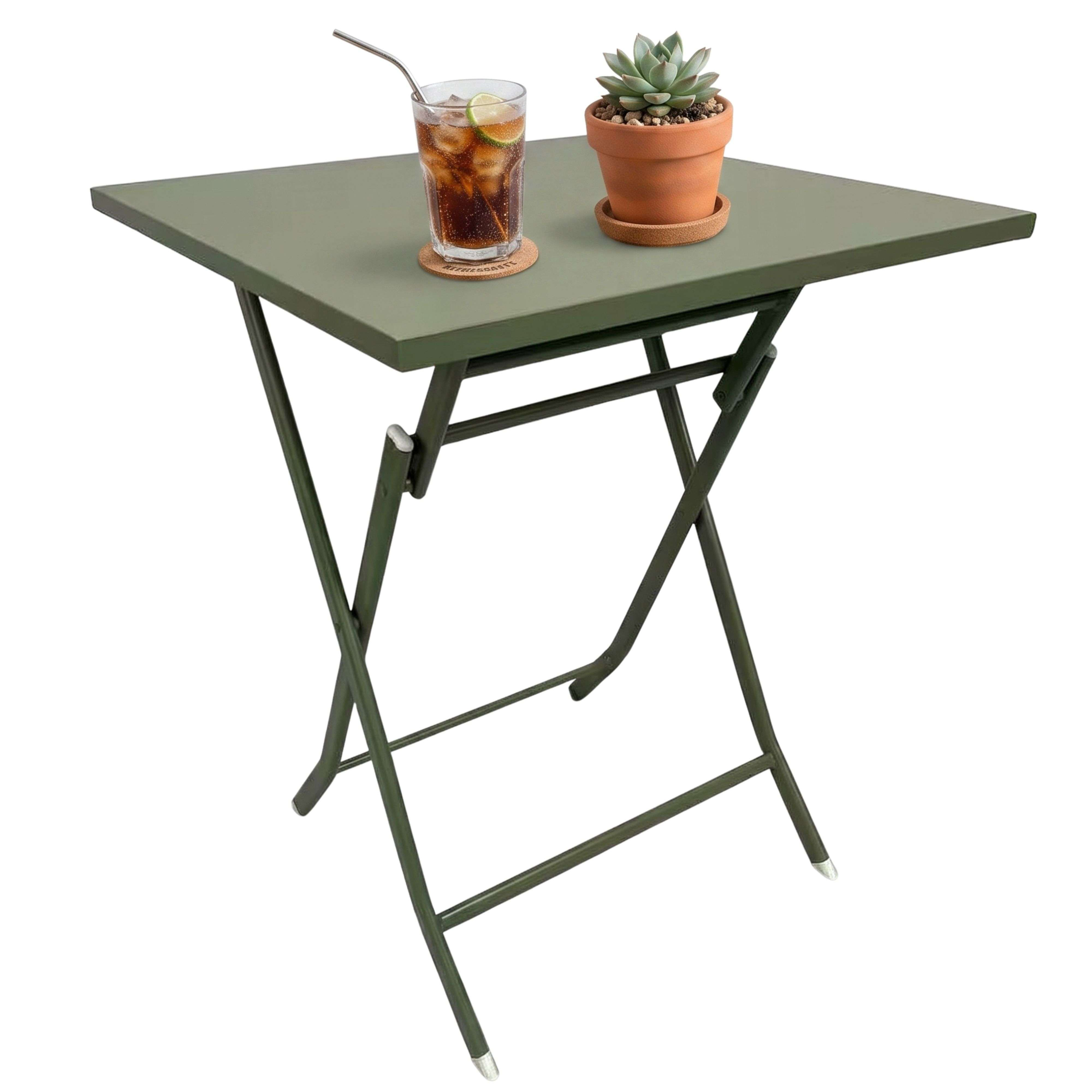 Una mesa plegable verde sobre fondo blanco sostiene un vaso de cola con pajita y una pequeña suculenta en maceta.