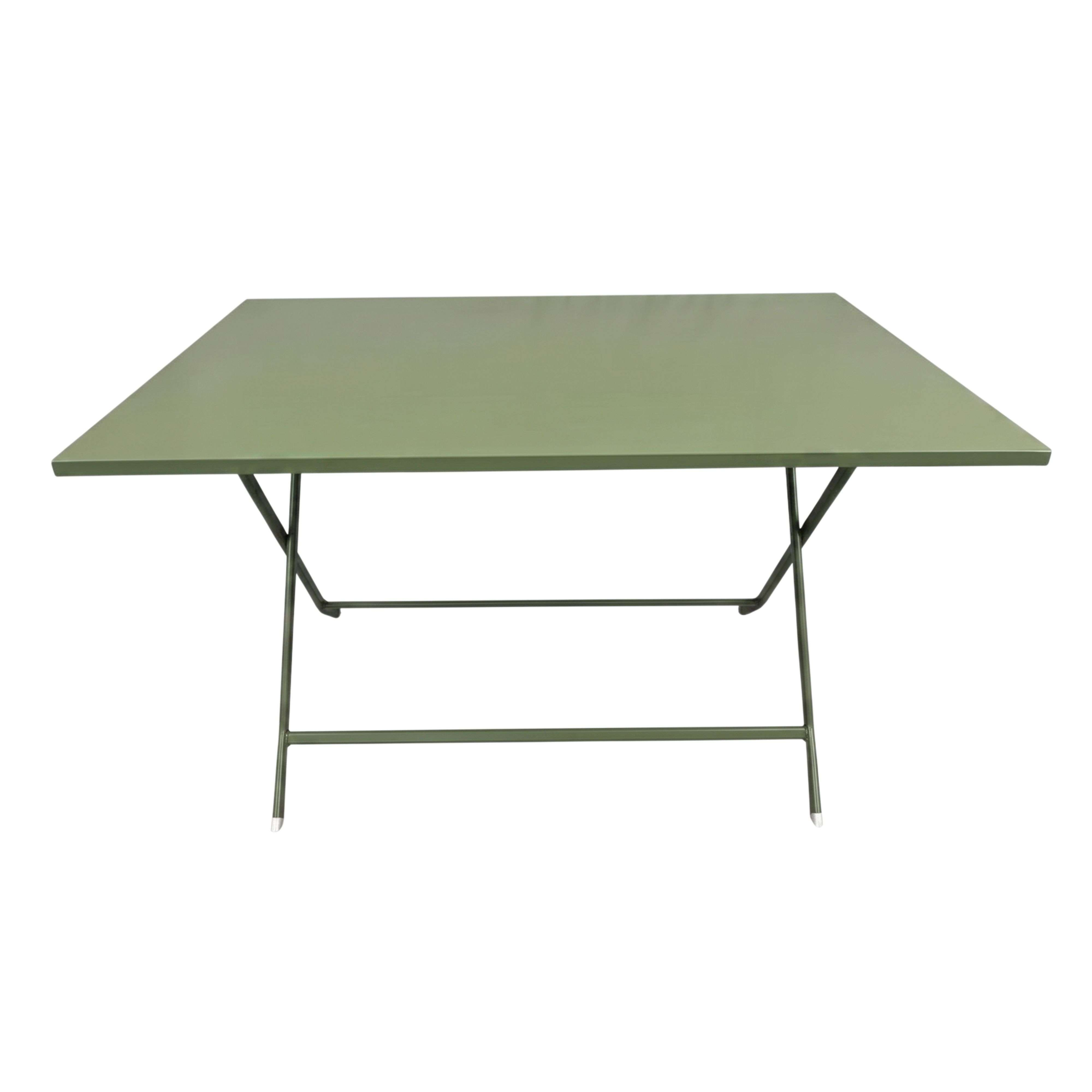 Una mesa plegable verde simple con patas de metal sobre fondo blanco.