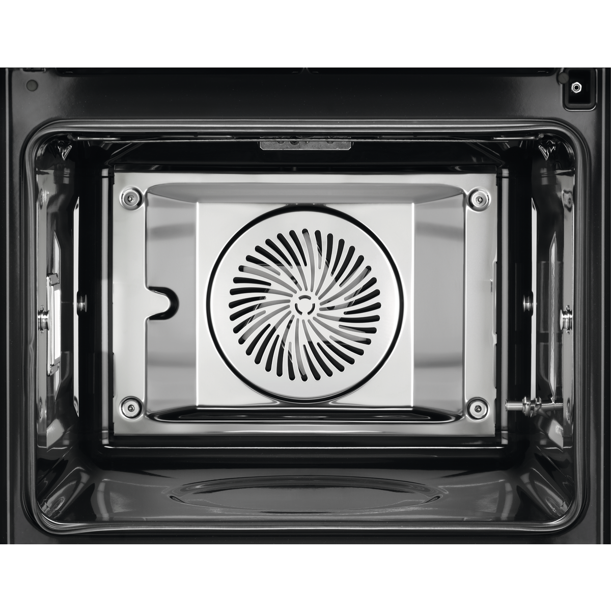 Vista interior de una cavidad de horno de acero inoxidable vacía con una cubierta de ventilador circular.