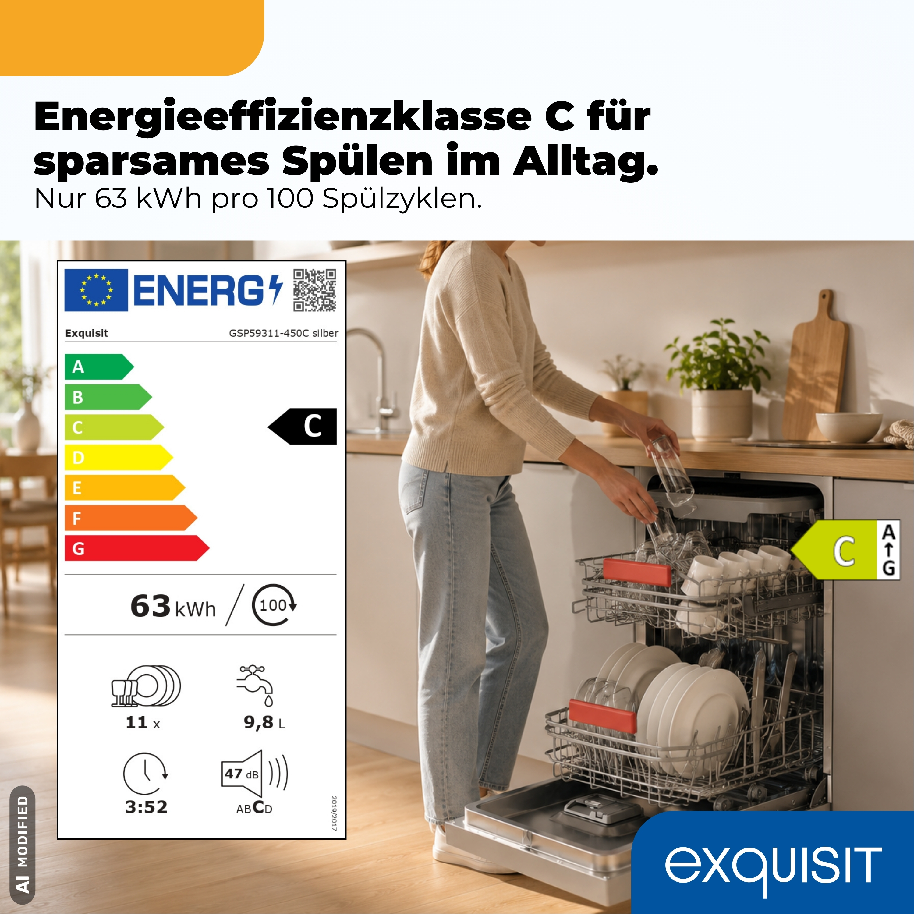 Eine Frau räumt einen Exquisit-Geschirrspüler ein, daneben ein C-Energieeffizienzlabel.