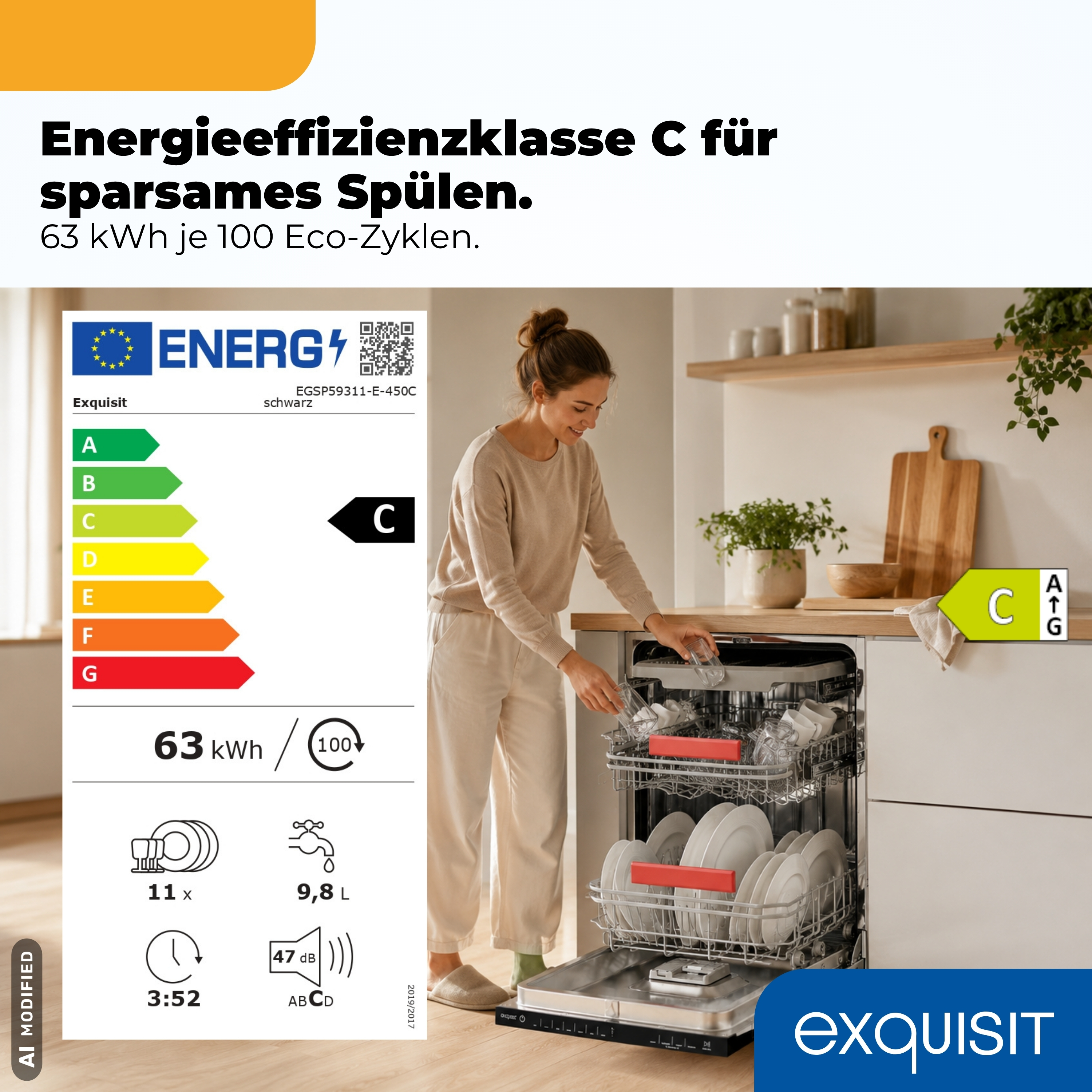 Frau räumt Geschirrspüler ein; daneben EU-Energieeffizienzlabel C, 63 kWh, 9,8 L und das Exquisit-Logo.