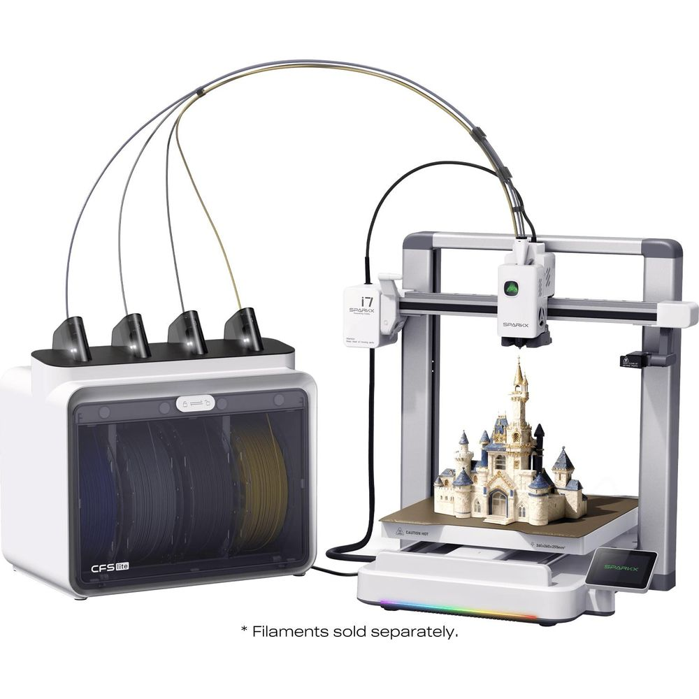 Una stampante 3D stampa un castello dettagliato, collegata a un hub di filamenti.