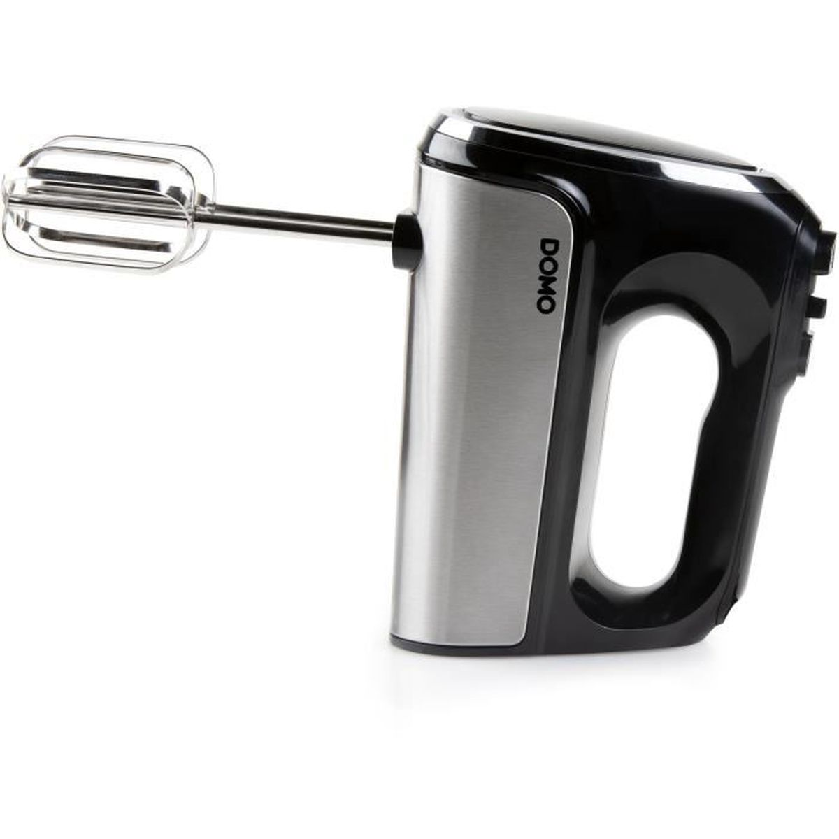Un mixer a mano argento e nero con un singolo accessorio frusta in acciaio inossidabile su sfondo bianco.