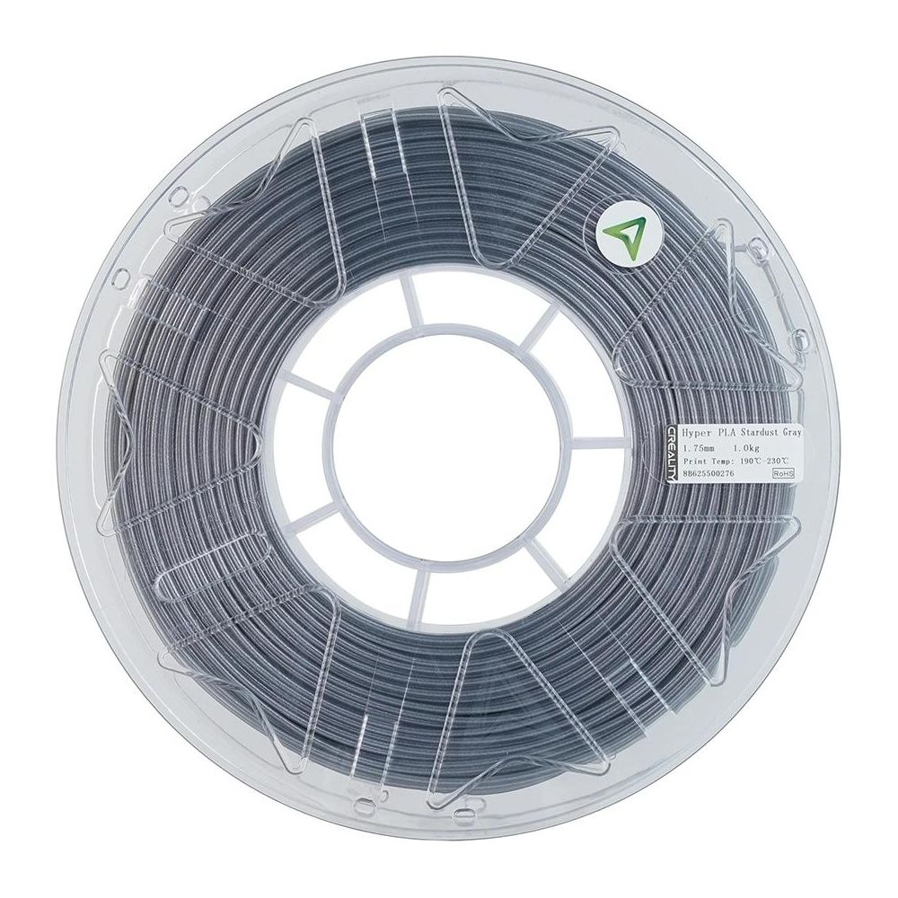 Una bobina di filamento per stampa 3D PLA grigio in un supporto di plastica trasparente su sfondo bianco.