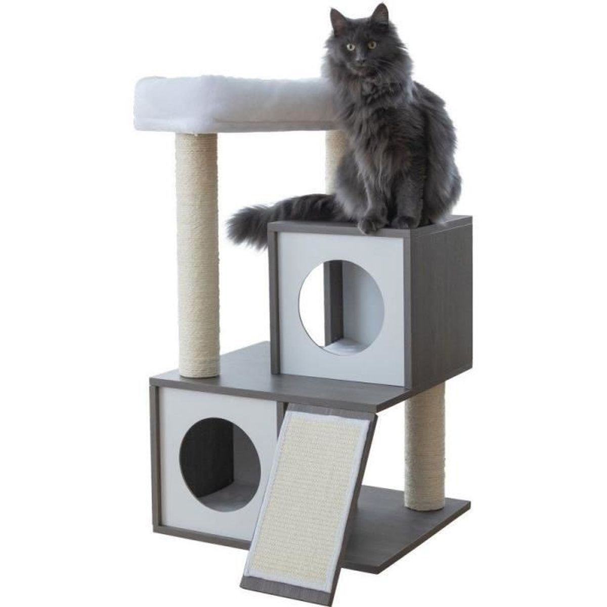 Un gatto grigio e soffice siede su un tiragraffi moderno a più livelli.