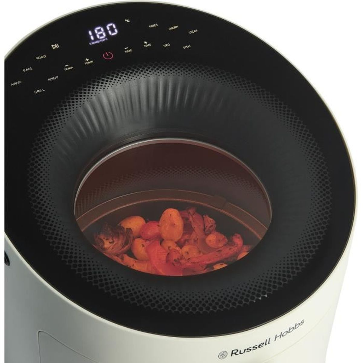 Una freidora de aire Russell Hobbs blanca con pantalla digital muestra verduras asadas en la cesta.