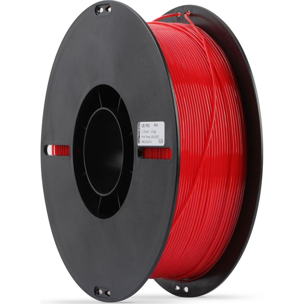 Una bobina di plastica nera riempita con filamento di stampa 3D rosso vivo su sfondo bianco.