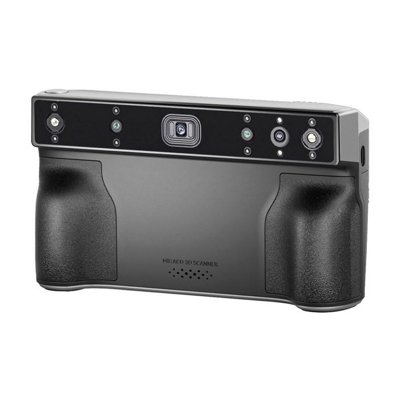 Uno scanner 3D portatile nero e argento con telecamere integrate e impugnature ruvide.