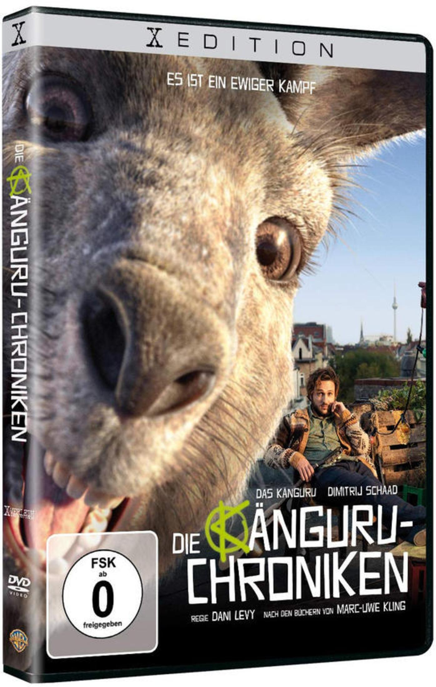 DVD-Cover von Die Känguru-Chroniken mit einem großen Känguru im Vordergrund und einem Mann im Hintergrund.