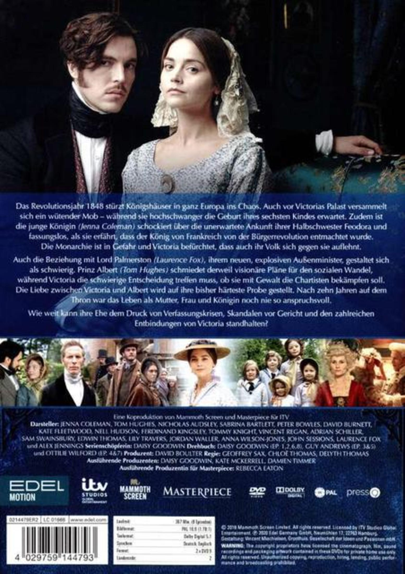 DVD-Cover mit Mann und schwangerer Frau in historischer Kleidung, kleineren Charakterporträts und Text.