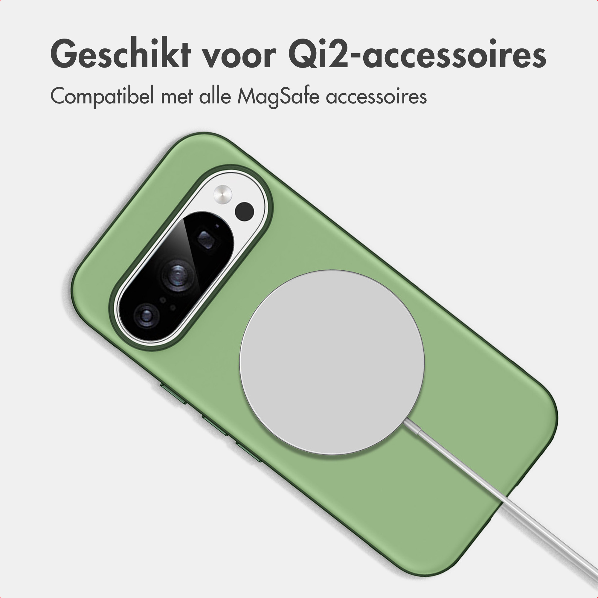 Een groene smartphonehoes met ronde magnetische lader, tegen een witte achtergrond met Nederlandse tekst.