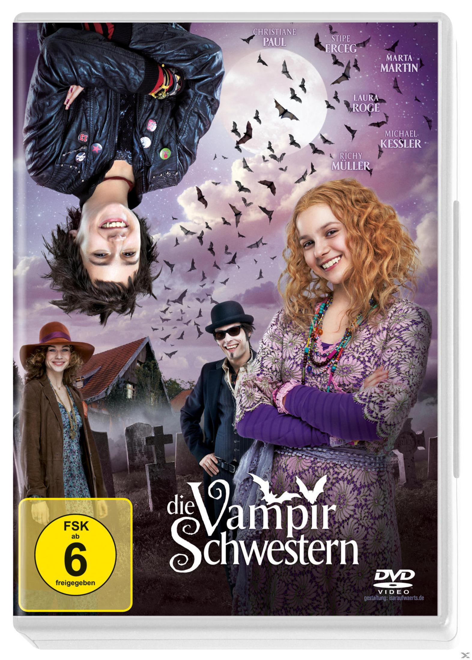 DVD-Cover von 'Die Vampirschwestern' mit vier Charakteren vor einem Friedhof, einer großen Mondsichel und vielen Fledermäusen.