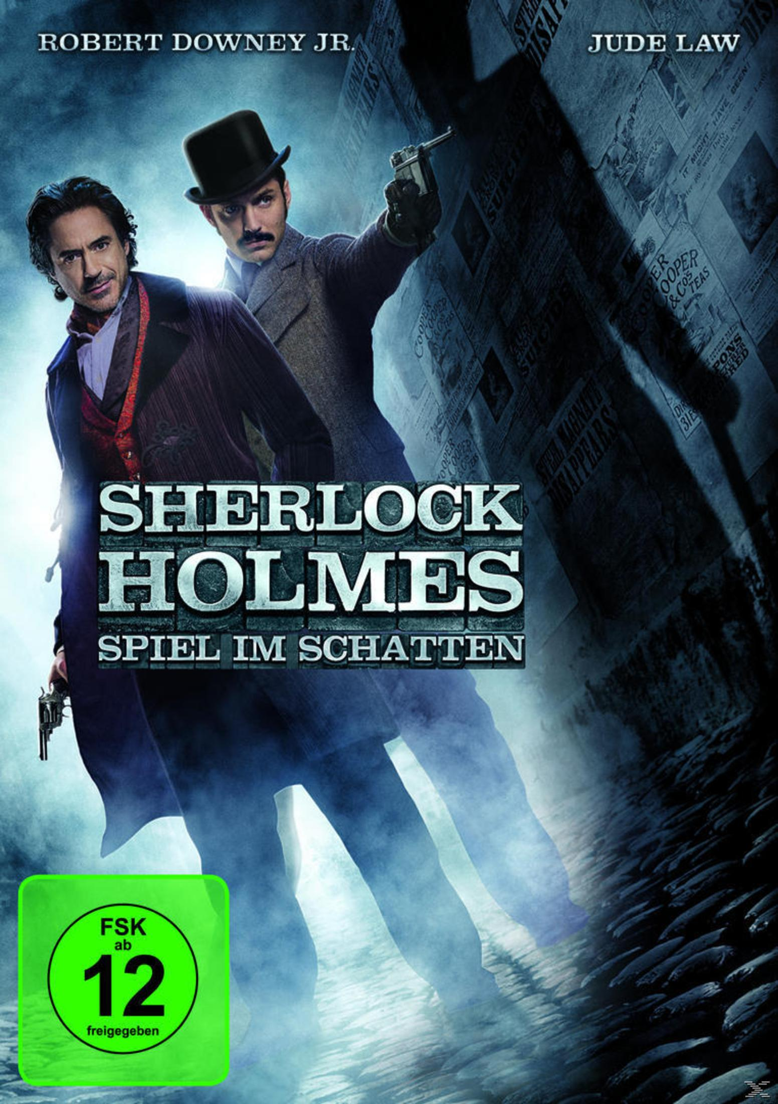 Sherlock Holmes und Dr. Watson mit Pistolen vor einer Kulisse aus Zeitungen und Nebel.