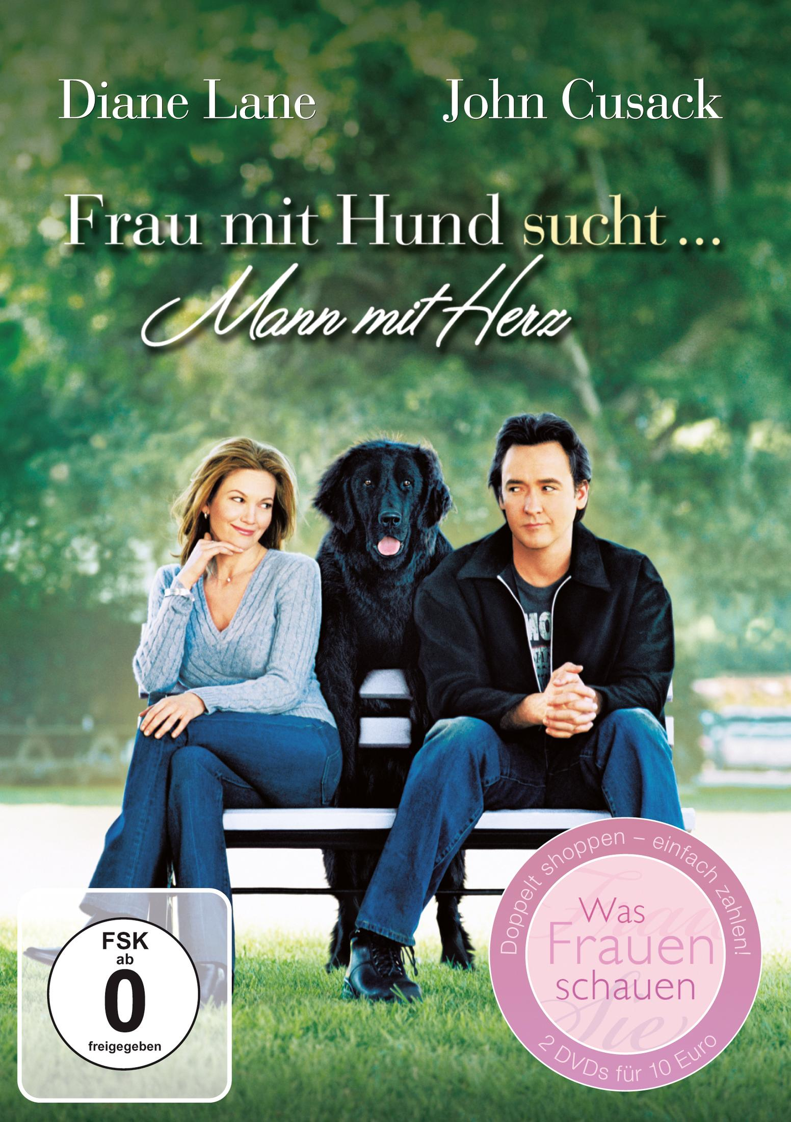 Diane Lane und John Cusack sitzen mit einem schwarzen Hund auf einer Parkbank vor grünem Hintergrund.
