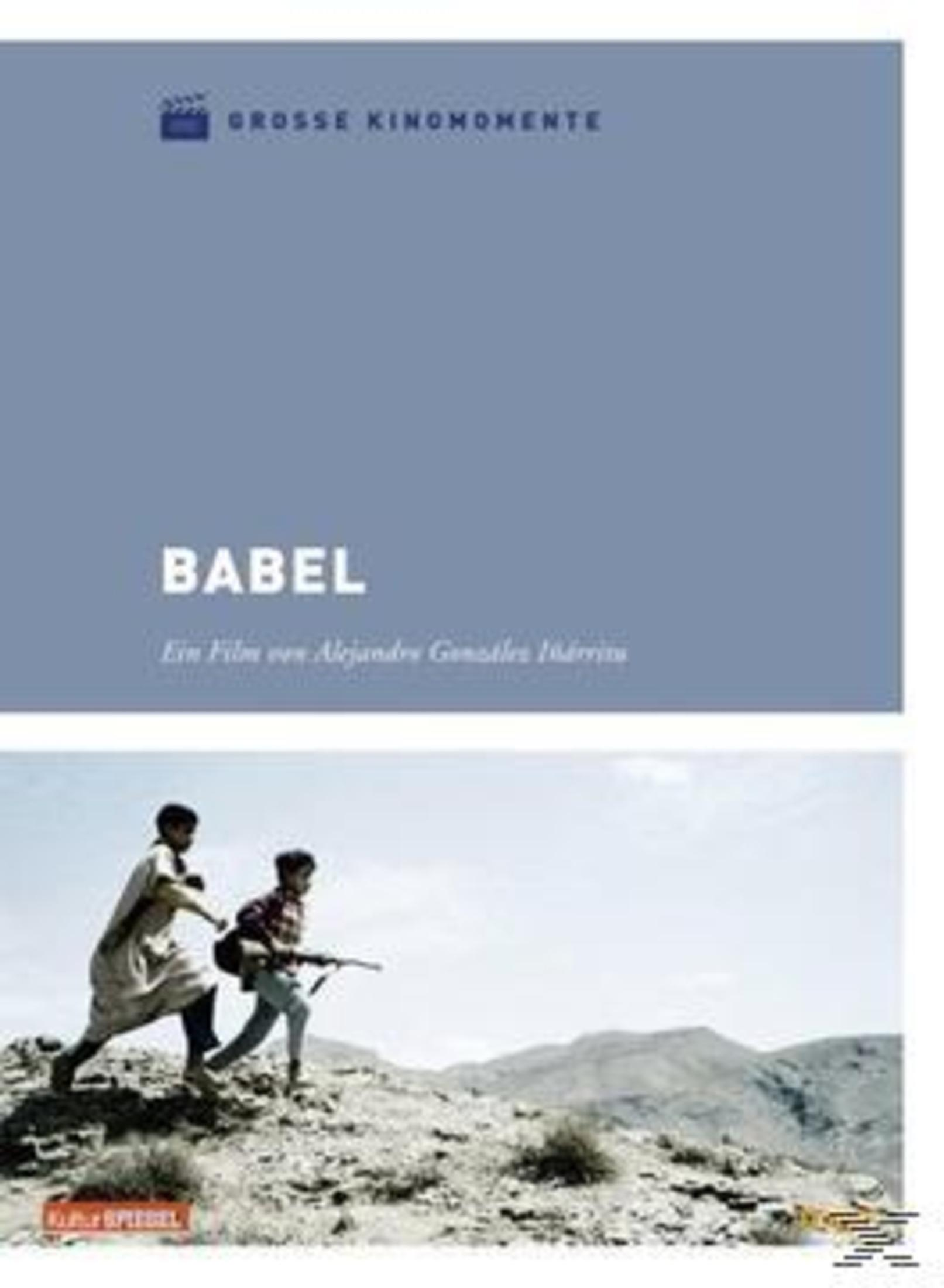 Filmposter für Babel zeigt zwei Jungen mit einem Gewehr in einer kargen Berglandschaft vor grauem Hintergrund.