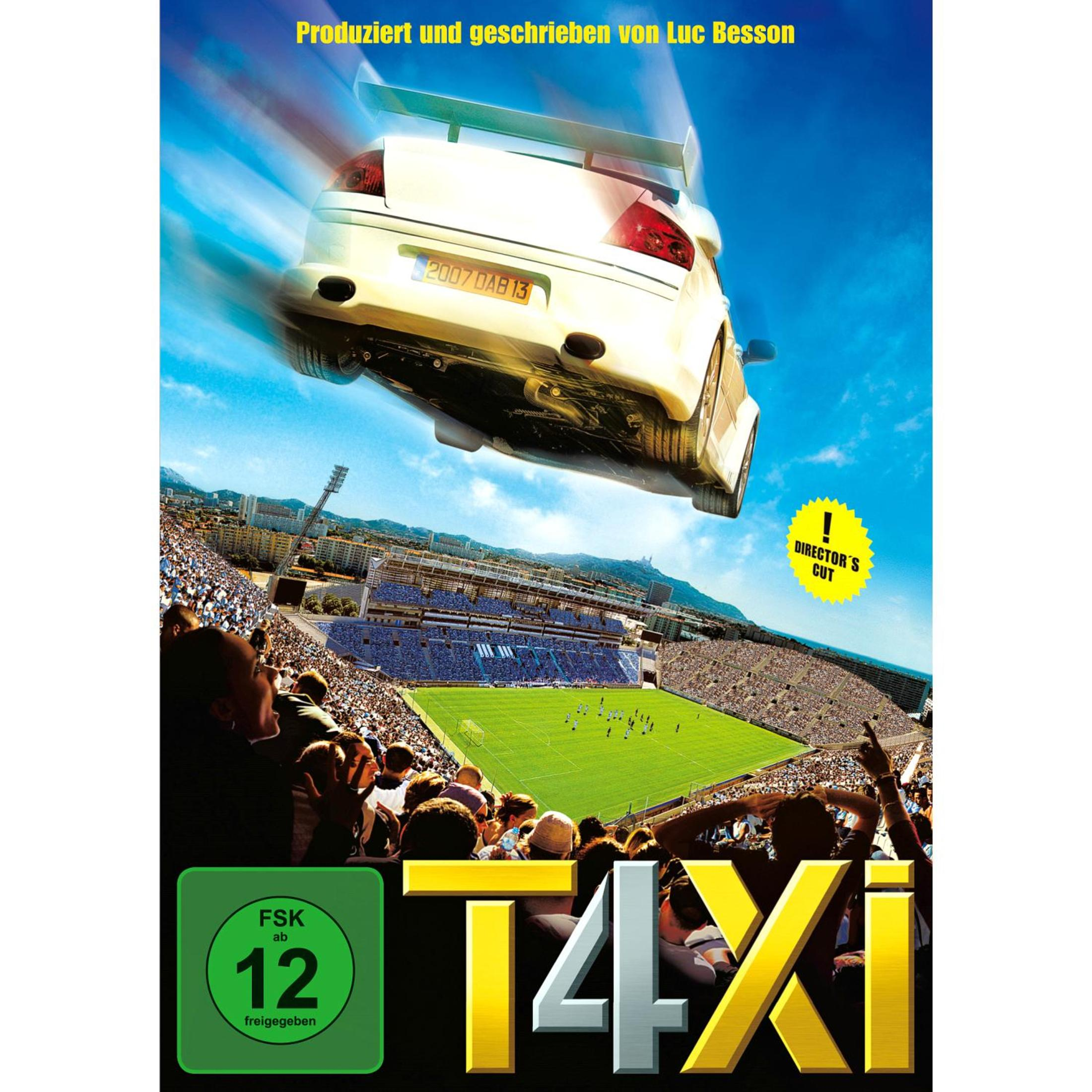 Ein weißes Auto fliegt über ein Fußballstadion mit jubelnden Zuschauern, darüber ein blauer Himmel.