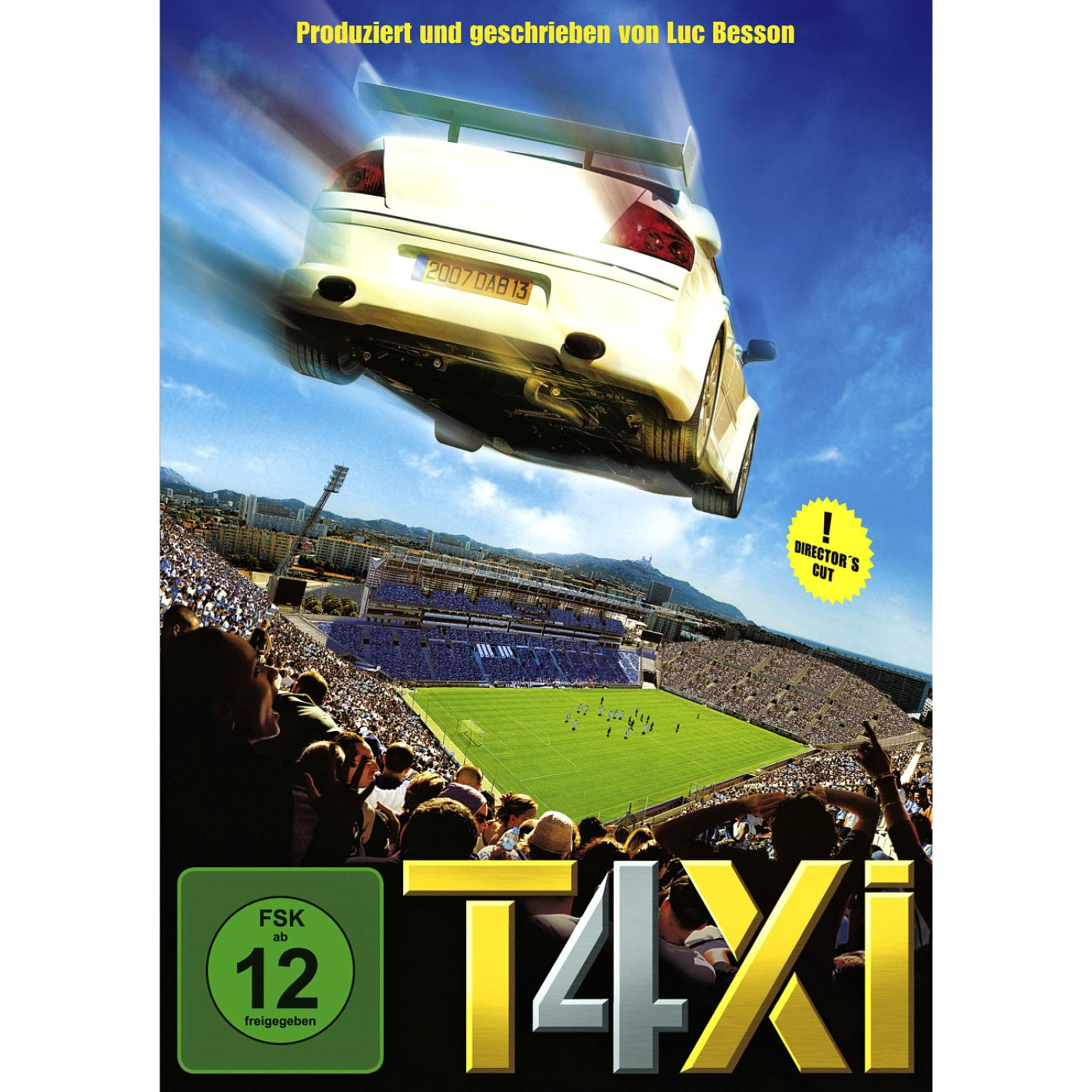 Ein weißes Auto springt über ein volles Stadion mit einem Fußballplatz.