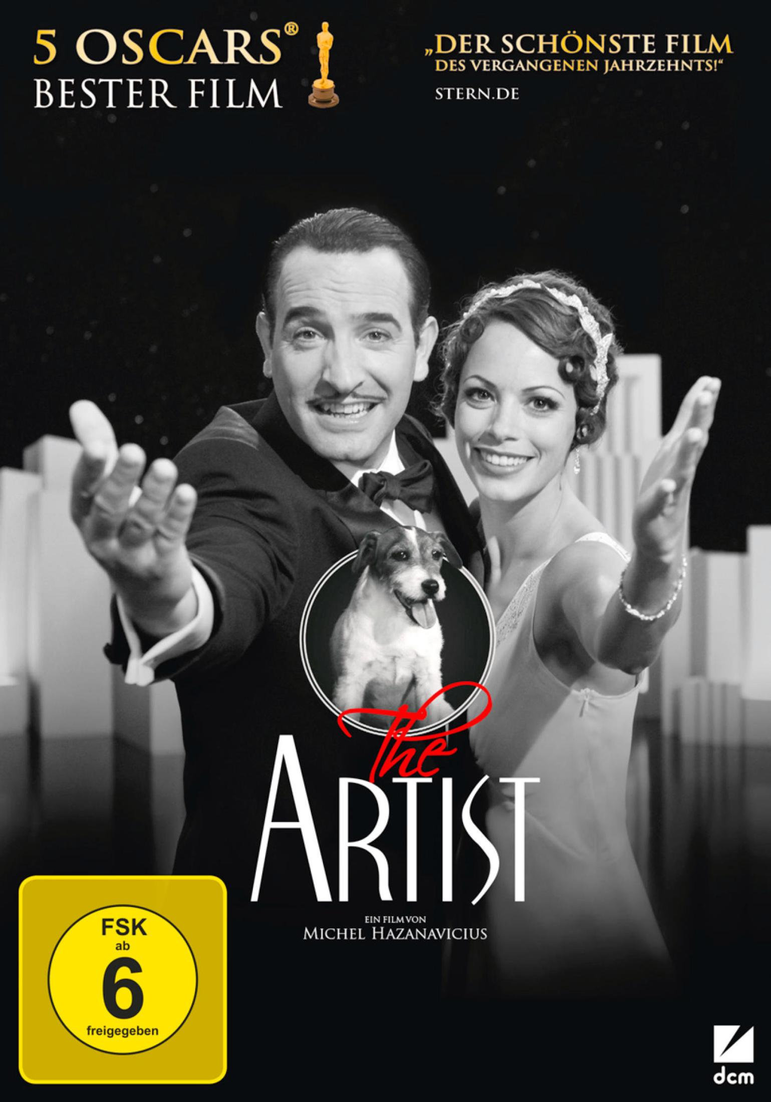 Schwarzweiß-Filmposter von The Artist mit einem glücklichen Paar, einem Hund und dem Filmtitel in der Mitte.