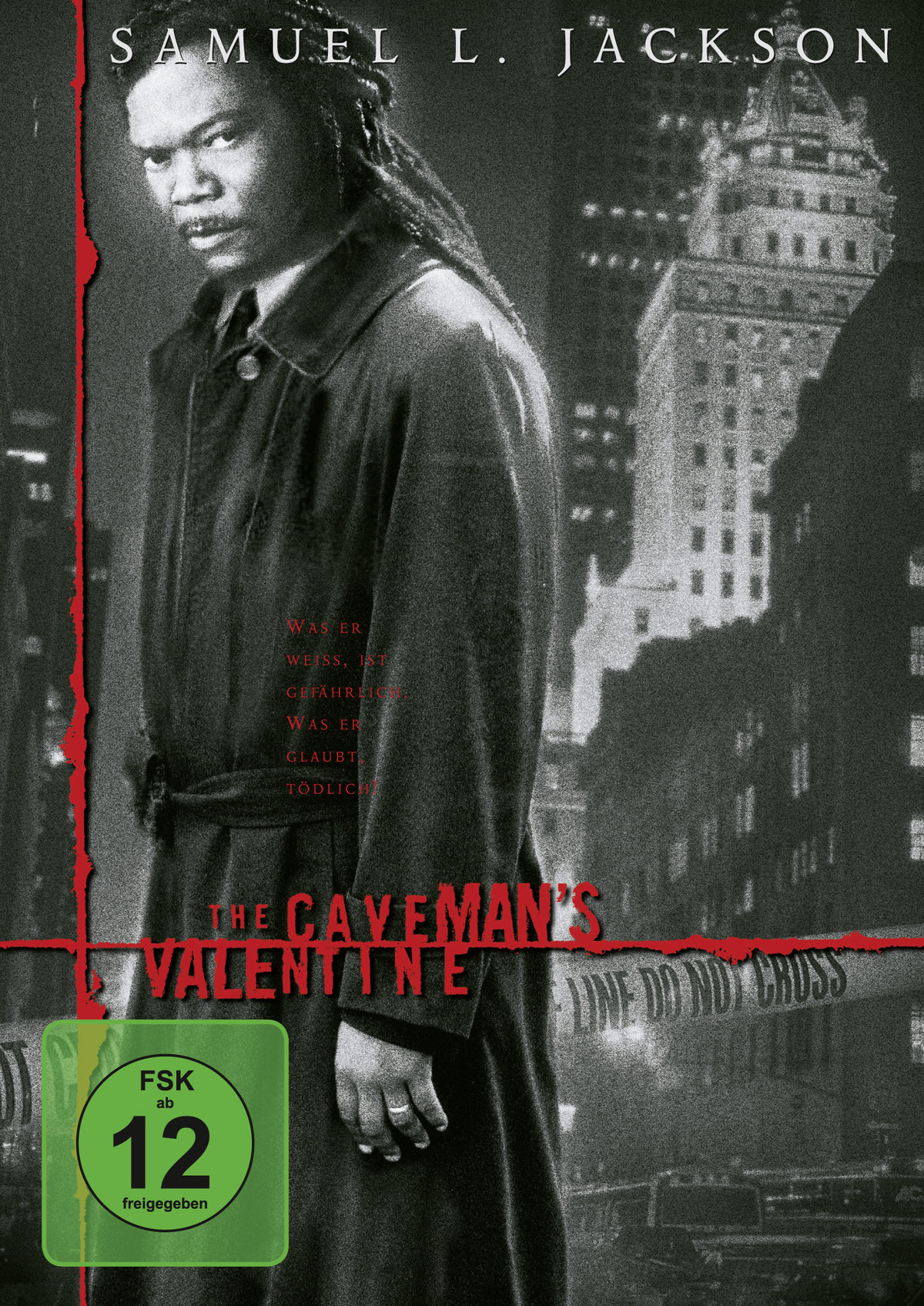 Filmposter mit Samuel L. Jackson in einem Trenchcoat vor einer dunklen, düsteren Stadtkulisse.