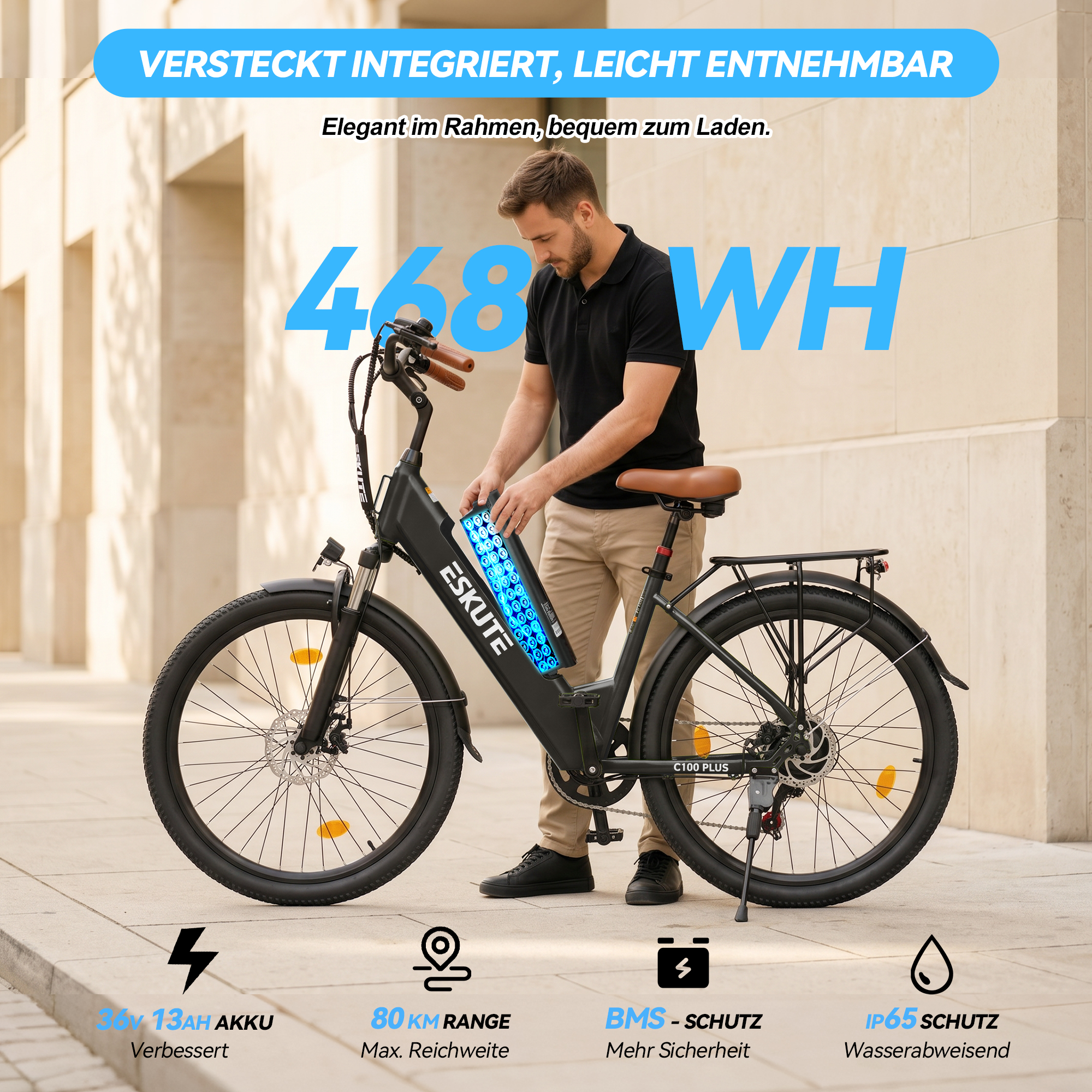 Ein Mann setzt einen beleuchteten Akku in den Rahmen eines schwarzen Eskute E-Bikes ein.
