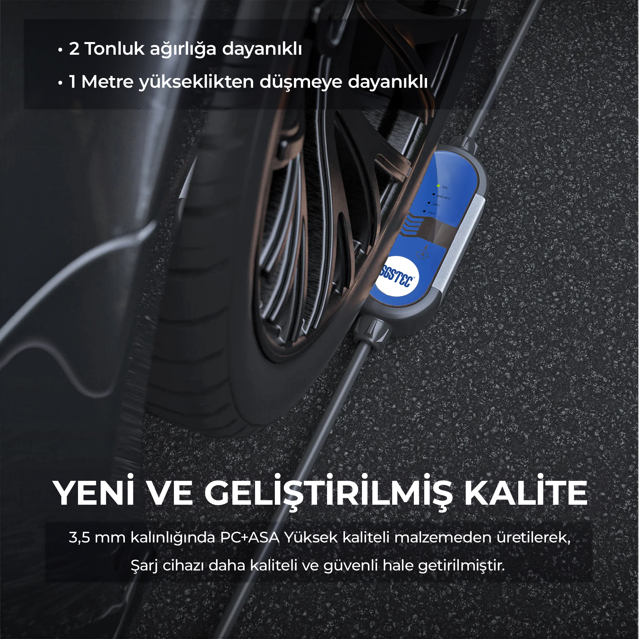 Bir elektrikli araç şarj cihazı asfalt üzerinde dururken bir araba lastiği üzerinden geçiyor, dayanıklılığını gösteriyor.
