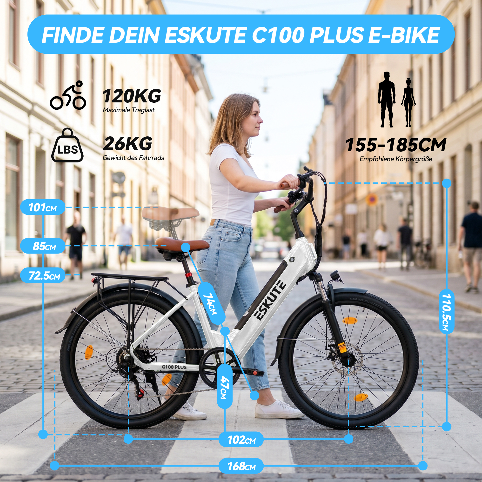 Frau schiebt weißes Eskute E-Bike in Altstadtstraße mit Maßen.