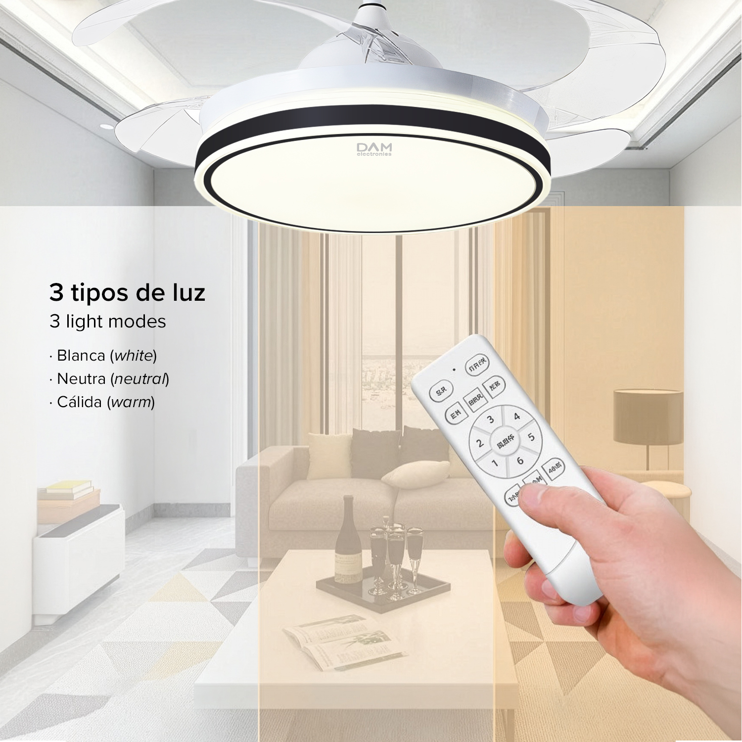 Mano sosteniendo control remoto blanco para ventilador de techo con luz.
