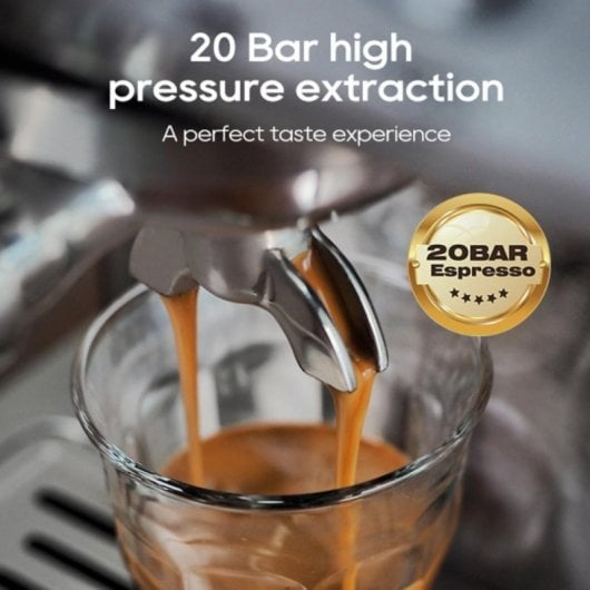 L'espresso scorre da una macchina da caffè in un bicchiere, con testo estrazione a 20 bar.