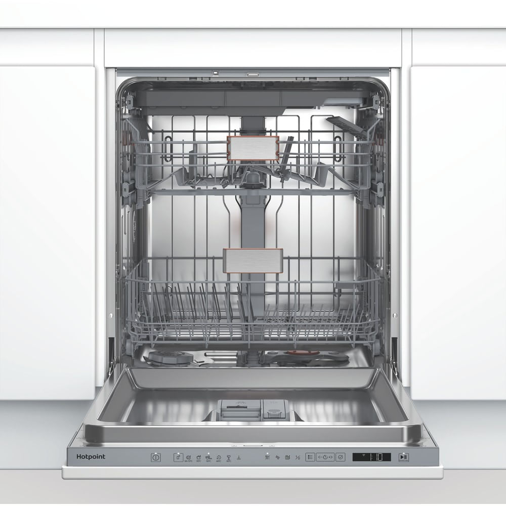 Lavastoviglie da incasso Hotpoint aperta con due cestelli grigi vuoti e interno in acciaio.