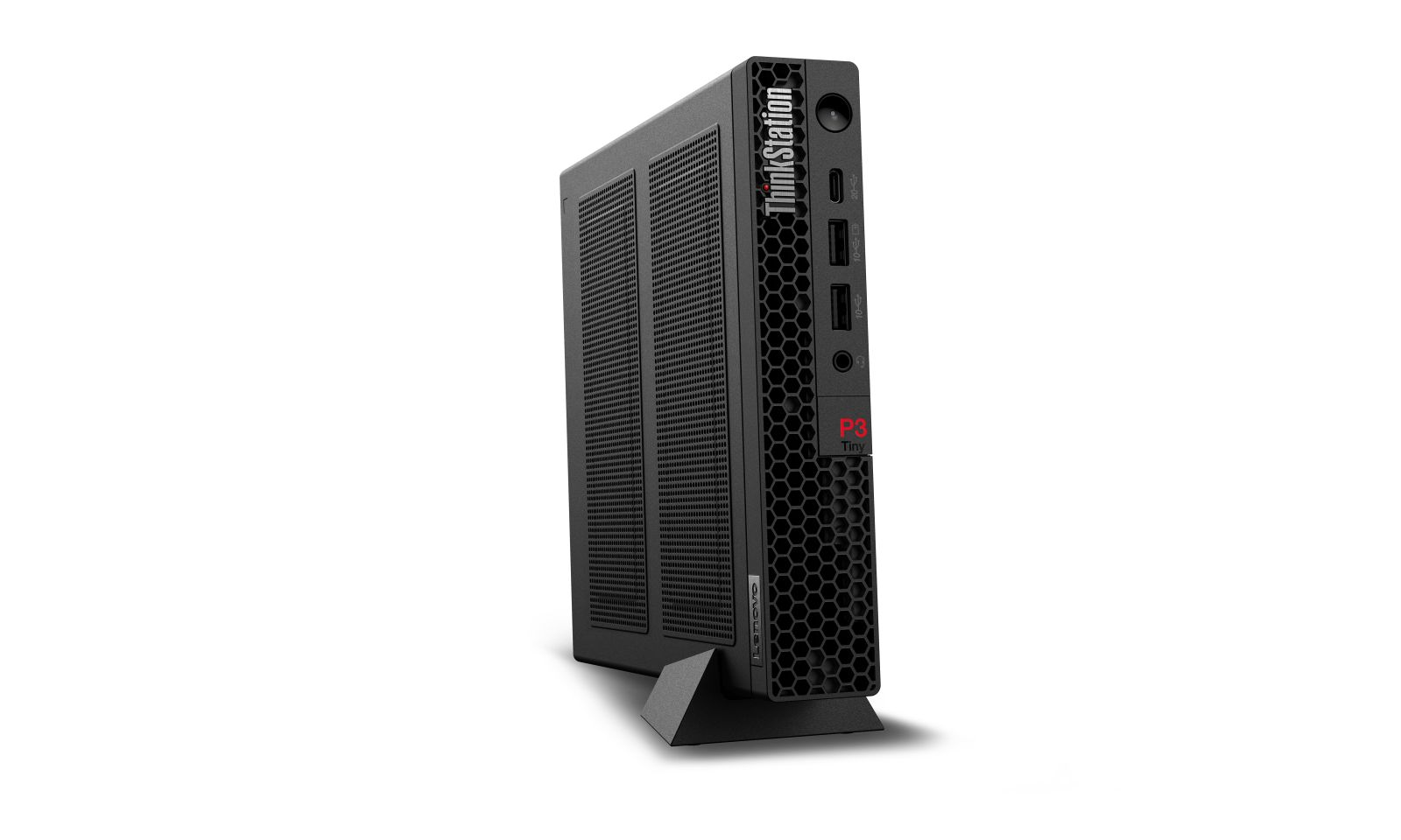 Czarny komputer Lenovo ThinkStation P3 Tiny stoi pionowo na białym tle.