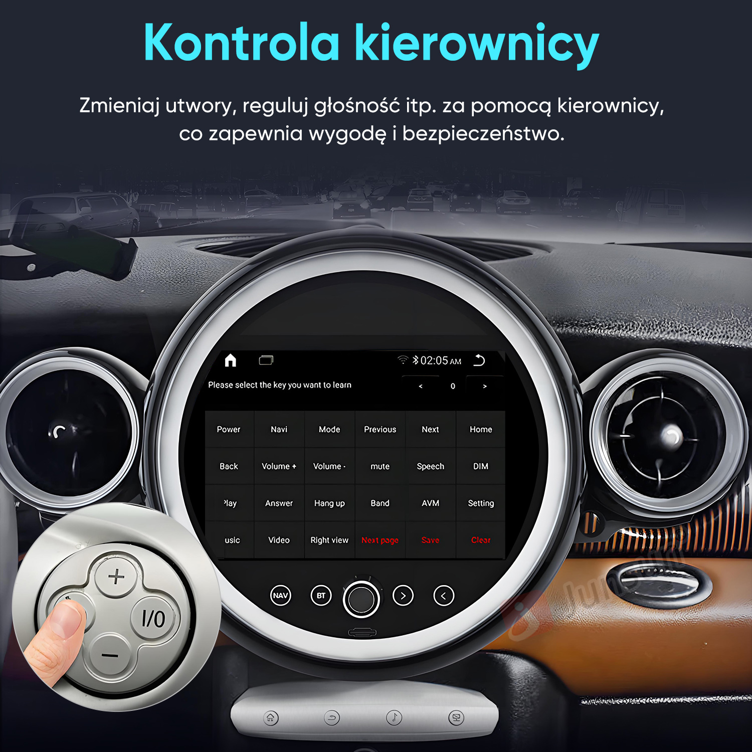Wnętrze samochodu z okrągłym ekranem systemu informacyjno-rozrywkowego i pilotem.