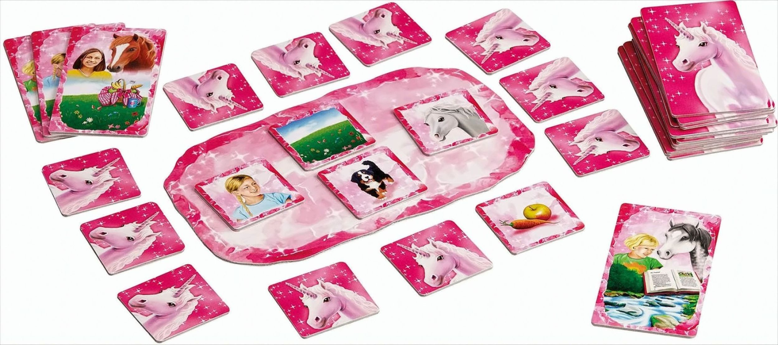 Eingeherrschtes Kartenspiel mit rosafarbenen Einhorn-Motiven, Karten und einer Spielunterlage.