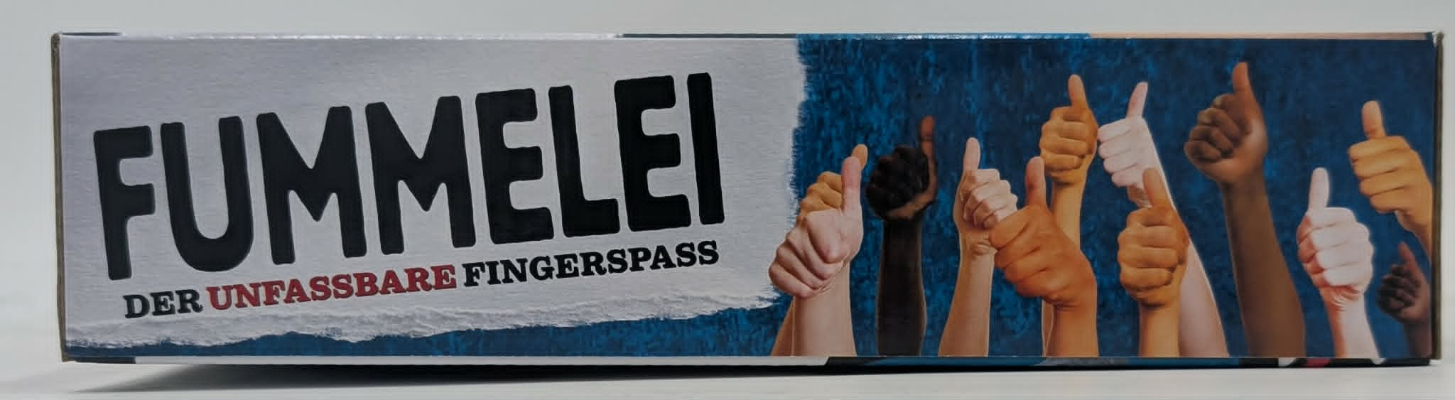 Spielverpackung mit dem Titel FUMMELEI und vielen Händen, die Daumen nach oben zeigen.