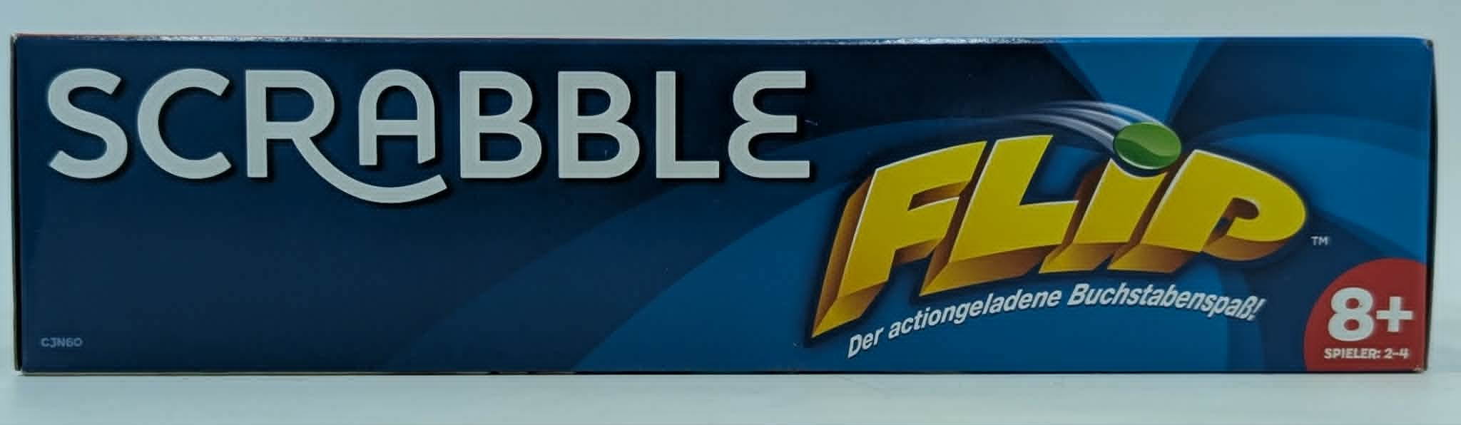 Blaue Verpackung des Spiels Scrabble Flip mit gelbem Schriftzug und Altersangabe 8+.