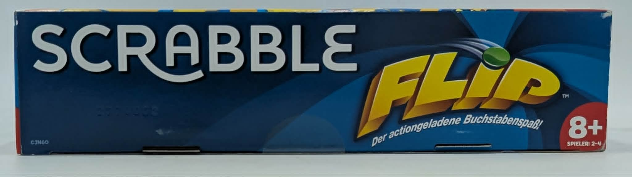 Blaue Schachtel des Scrabble Flip Brettspiels mit gelber Aufschrift und Altersempfehlung 8+.