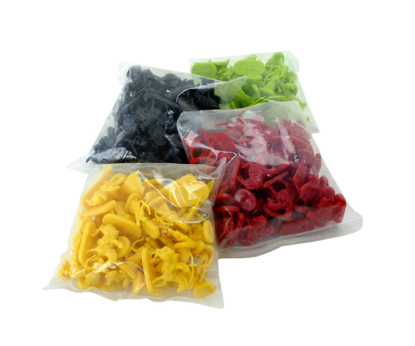 Vier transparente Plastiktüten gefüllt mit kleinen gelben, roten, schwarzen und grünen Kunststoffteilen.