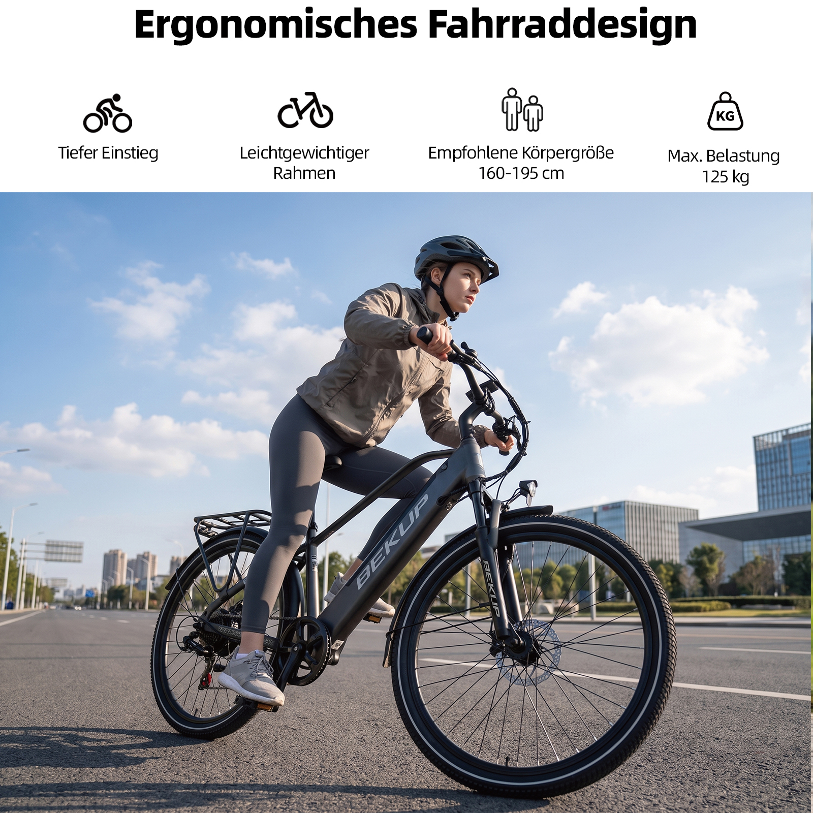 Frau mit Helm fährt auf einer Straße ein graues E-Bike unter blauem Himmel mit Wolken.