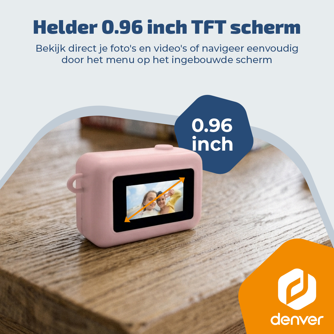 Roze kinderamera met 0,96 inch scherm op houten oppervlak.