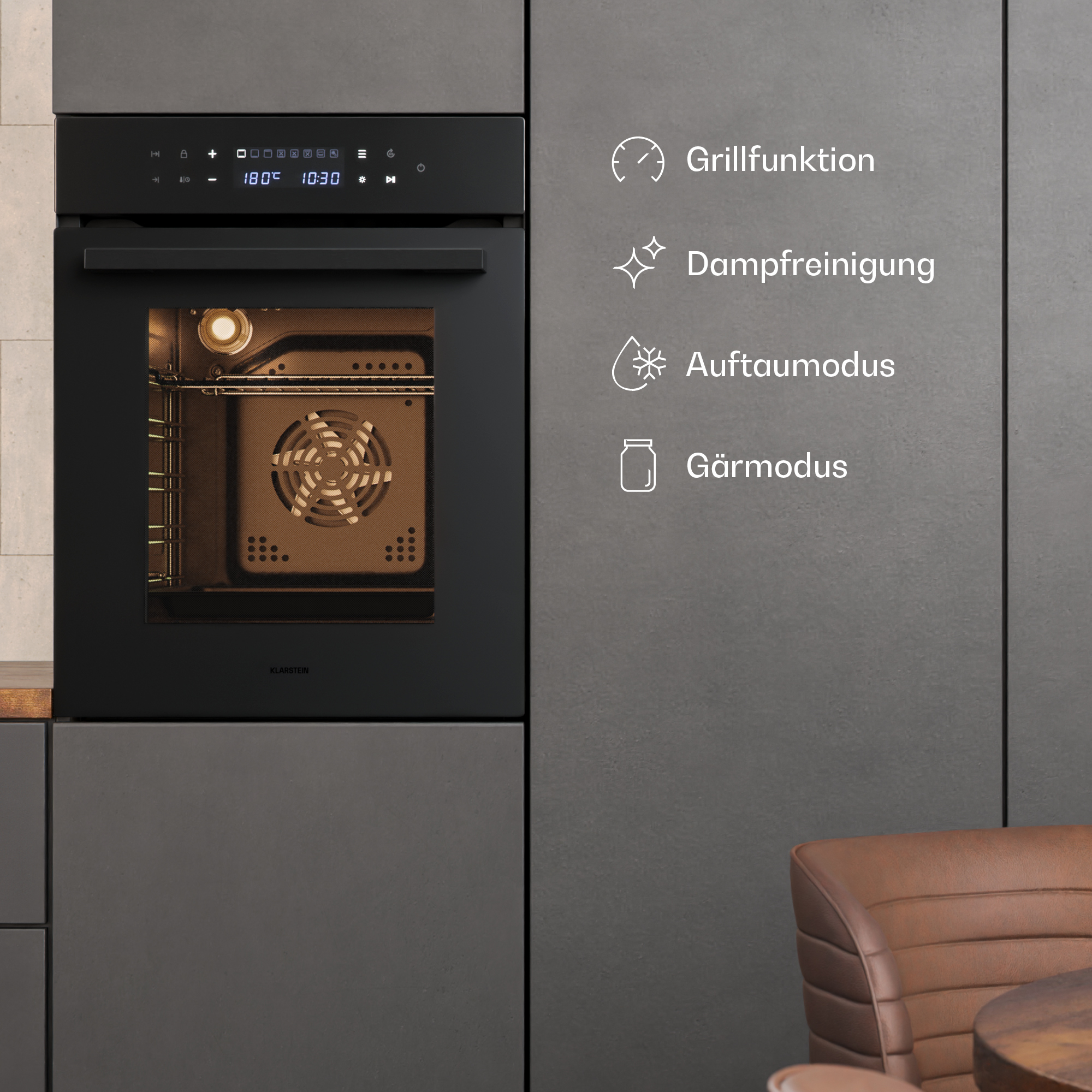 Schwarzer Einbauofen in grauer Küche mit Funktionsicons für Grill, Dampfreinigung, Auftauen und Gären.