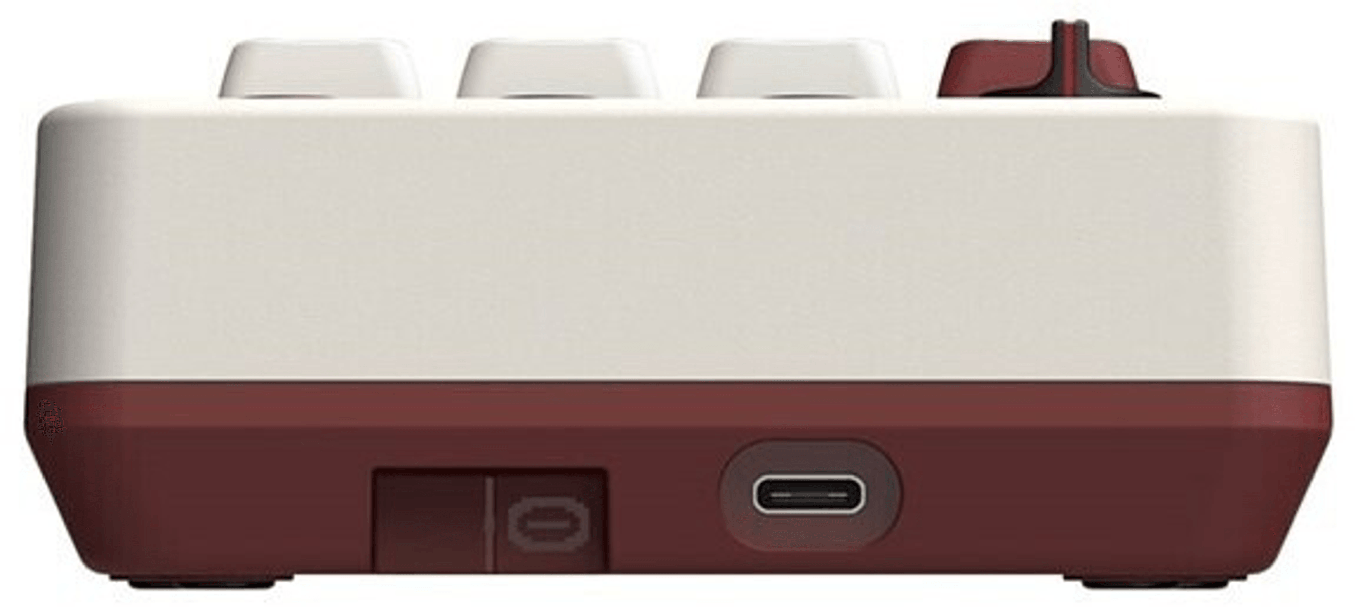 Vista trasera de un dispositivo de audio crema y rojo con un puerto USB-C y un interruptor.