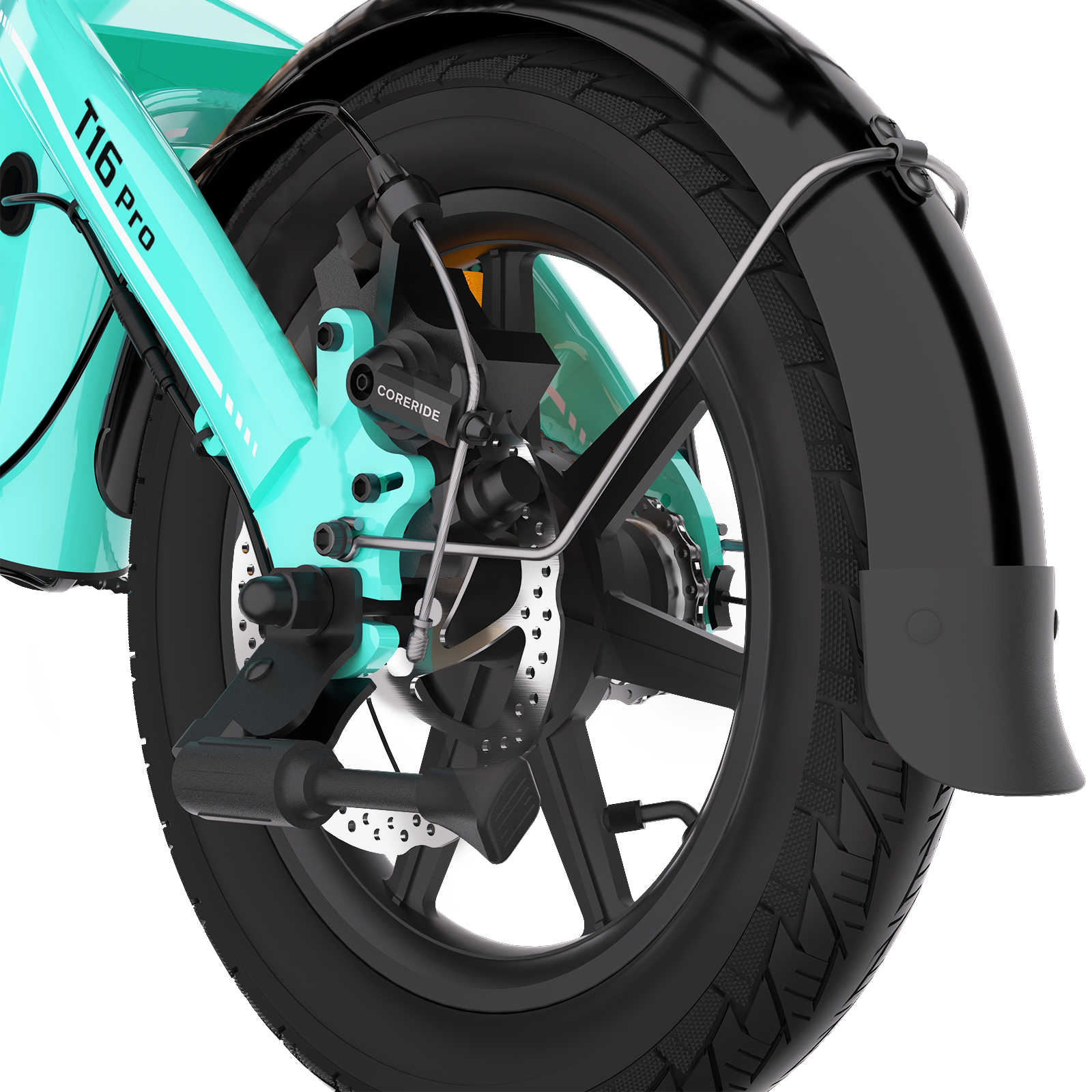 Nahaufnahme eines türkisblauen E-Bike-Rads mit schwarzem Reifen, Scheibenbremse und Schutzblech auf weißem Grund.