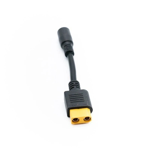 Czarny adapter kabla zasilającego z żółtym złączem z dwoma okrągłymi pinami na białym tle.