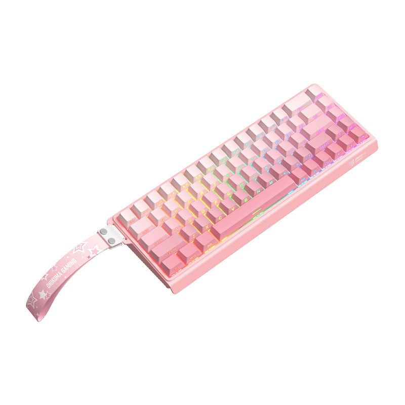 Una tastiera da gioco rosa compatta con retroilluminazione RGB e un cinturino da polso abbinato.